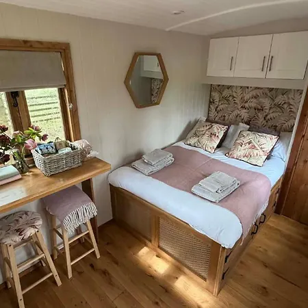 Little Orchard Retreats *