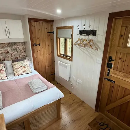 Little Orchard Retreats *