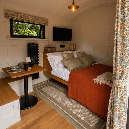 Little Orchard Retreats