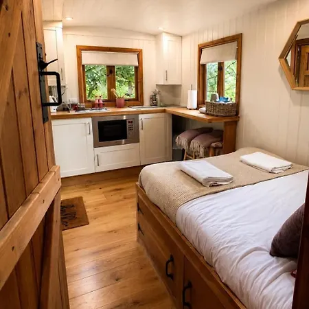 Little Orchard Retreats