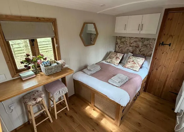 Little Orchard Retreats *