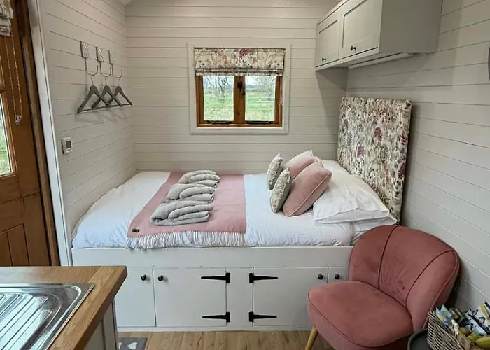 Little Orchard Retreats Luxe tent Harrogate