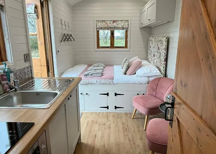 Little Orchard Retreats Luxury tent Harrogate