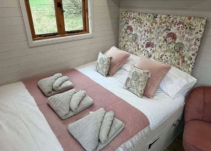 Little Orchard Retreats Luxe tent Harrogate